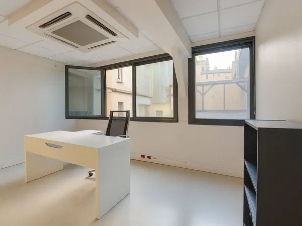 Bureaux 653 m² 
