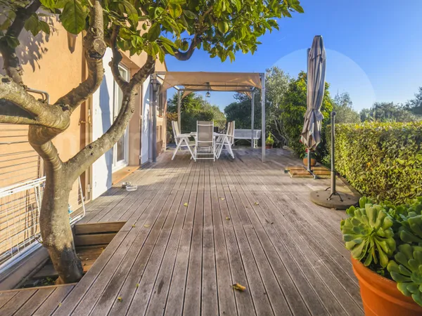 HYERES - MAISON RECENTE - JARDIN - CALME - PLAIN-PIED 