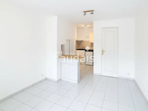 Studio de plain-pied à Coutances, proche commerces idéal inv 
