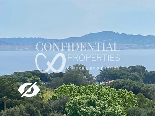 Propriété moderniste, vue mer et fort potentiel - 83310 GRIMAUD 