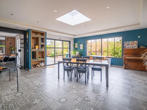Maison de 230 m² avec sous-sol sur 3000m² de terrain. 