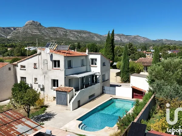 Maison 8 pièces 233 m² 