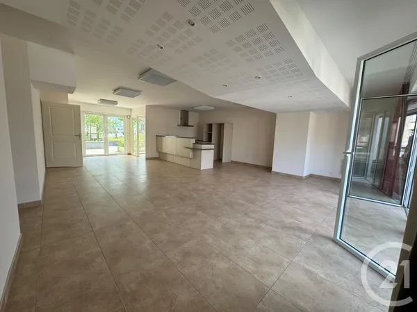 Local 2 pièces 70 m² 