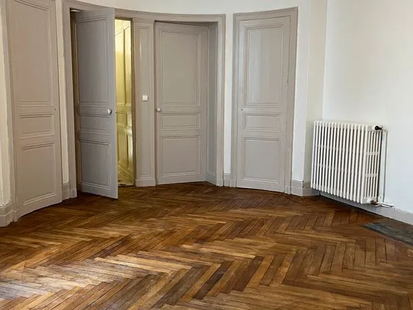Nantes, plein centre (Graslin), bel appartement T5 ancien 