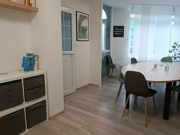 BUREAUX RDC 63m2 RENOVÉS A VENDRE. ARMENTIERES CENTRE PROX. GARE 