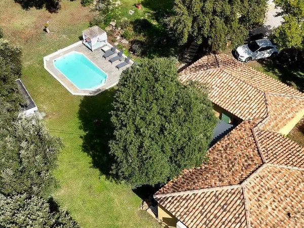 Maison 8 pièces 230 m² 