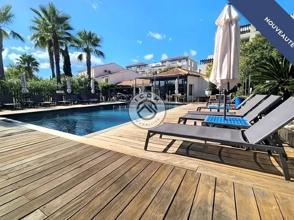 Commerce 46 pièces 1800 m² 