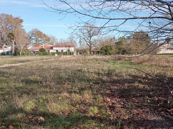Terrain 1 088 m² Gaillan En Medoc 