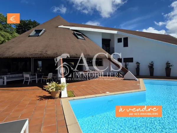 Maison 7 pièces 323 m² 
