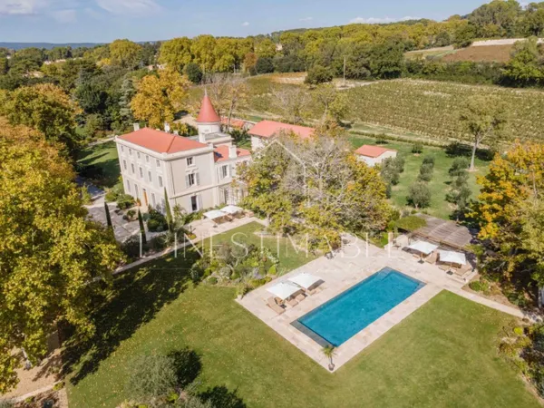Domaine d'exception aux Pinchinats à Aix en Provence 