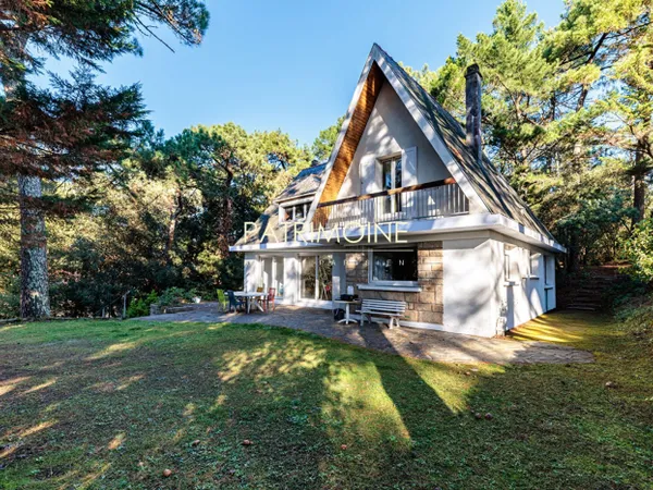 Villa familiale 217 m² - Terrain arboré de 1168 m2 - Plage à 8 
