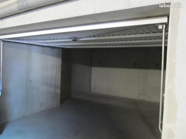 Parking 25 m² Valence 