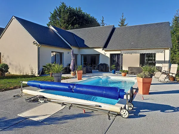 Maison plain pied 158 m2 - 4 Chambres - Piscine 