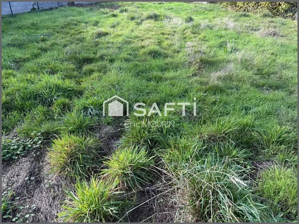 A saisir très beau terrain constructible. 