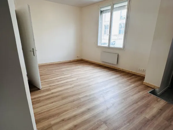 Studio rénové - disponible immédiatement 