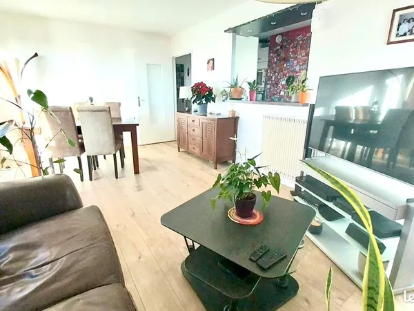 Résidence sécurisée, 3 pièces de 66m² au dernier étage avec ascenseur 