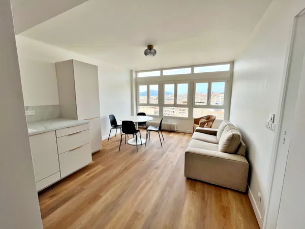 Loue une chambre dans colocation T4 65m² avenue Cantini 