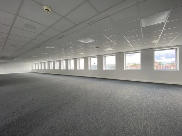 Bureaux - A LOUER - 427 m² non divisibles 