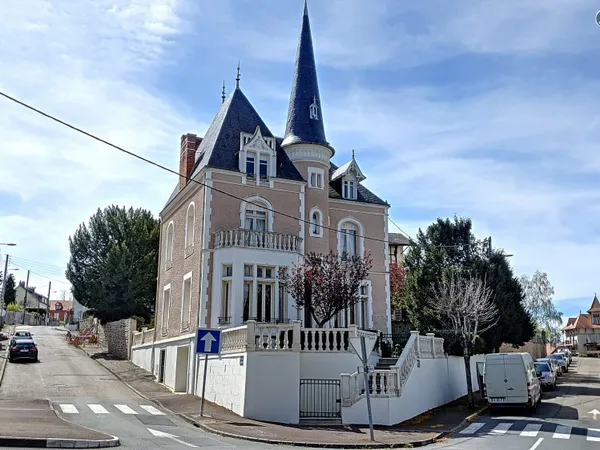 Maison de Mâitre coeur Néris les Bains (03) 