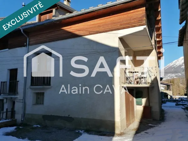 Appartement de 100m² ( 95m² loi carrez ) avec terrasse situé au 2e étage d'une Maison de village 