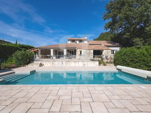 Très belle villa avec terrain et piscine en exclusivité à Sai 