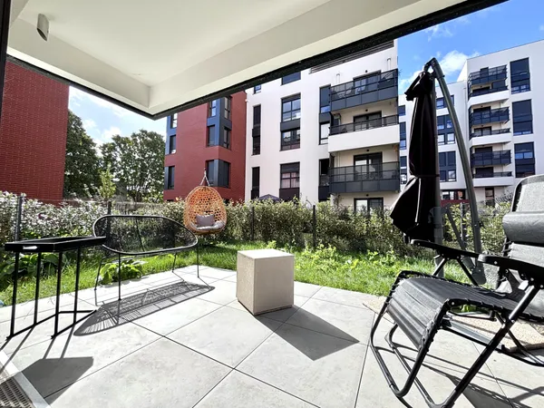 ** APPARTEMENT 4 PIECES AVEC TERRASSE ET JARDIN ** 