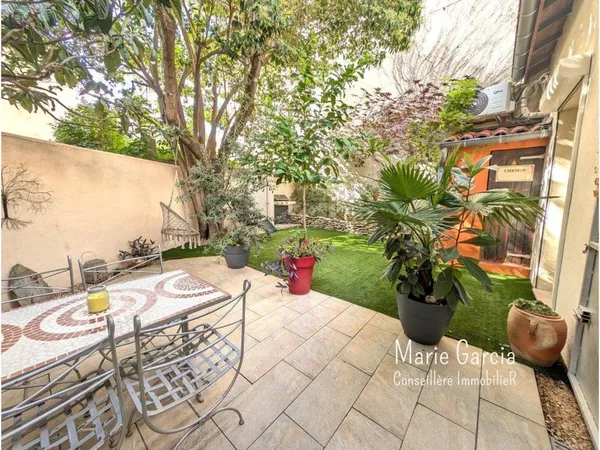 Petite maison en centre ville avec jardin 