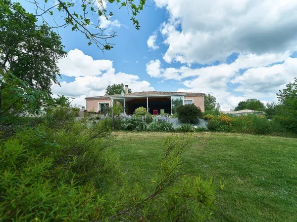 Maison de plain-pied 6 pièces 300 m² 