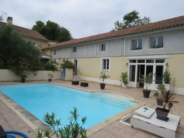 Havre de paix verdoyant, avec piscine 
