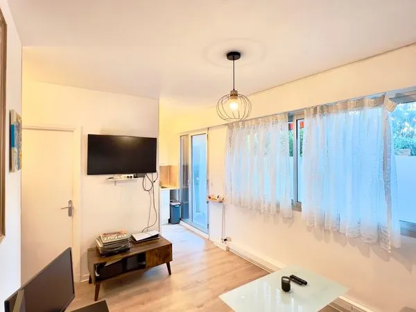 Studio fraîchement rénové,avec grande terrasse - Cagnes-sur-Mer 