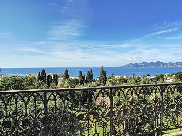 Cannes - Vue mer panoramique, plages à pied