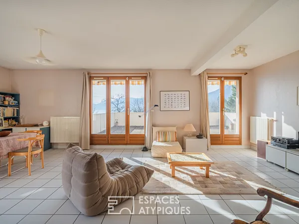 Appartement à réinterpréter avec terrasse, jardin et vue exceptionnelle 