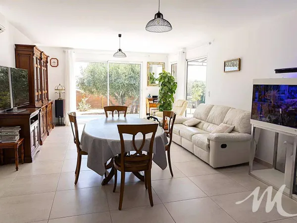 Maison de plain-pied 5 pièces 93 m² 