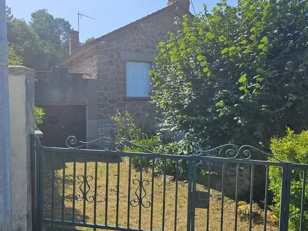 Maison ancienne en pierre avec terrain - Brive / Malemort (19100 / 19360) 