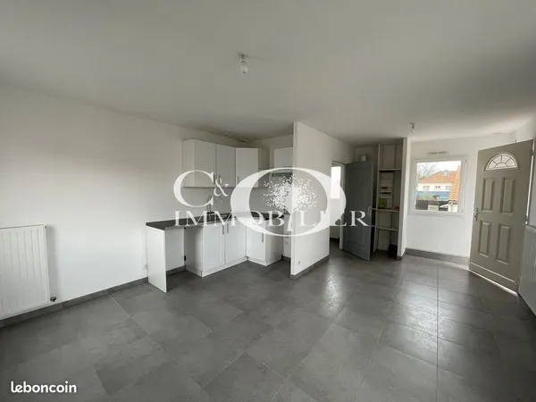 Studio 1 pièce 28 m² 