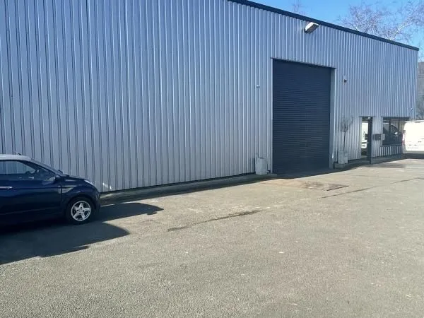 Local industriel 588 m² 
