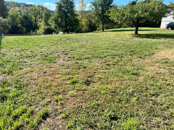 LALINDE A SAISIR TERRAIN A BATIR D'UNE SURFACE DE 1673 mÂ², EAU,