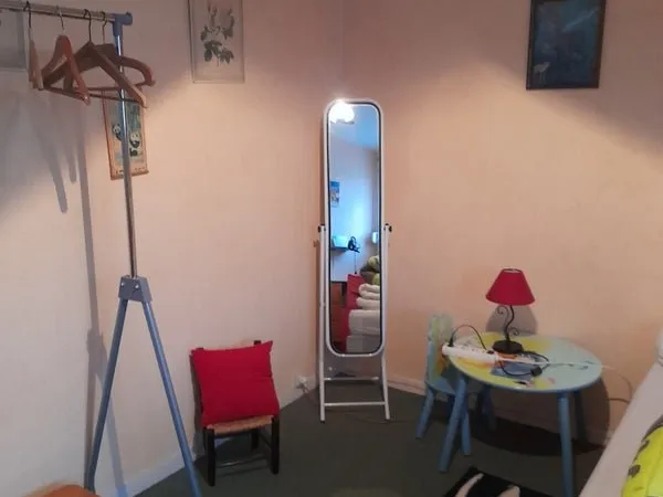 Loue chambre meublee