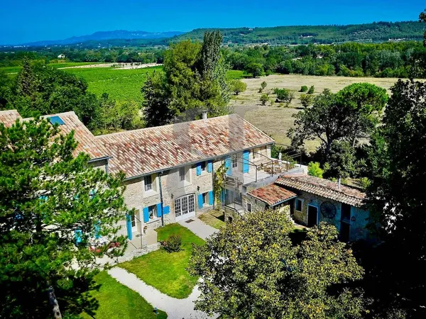 Mas provençal 11 pièces 524 m² 