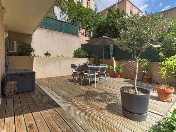 Appartement 2 pièces PMR en rez-de-jardin et stationnement 