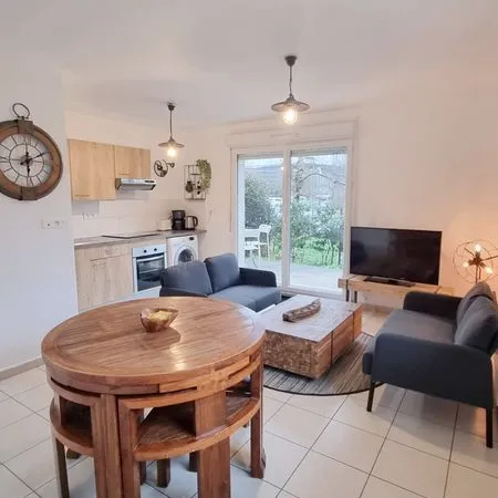 Cergy-Le-Haut — Avenue d'Erkrath — F3 de qualité (92,8 m² dont terrasse & jardin) — Meublé, 