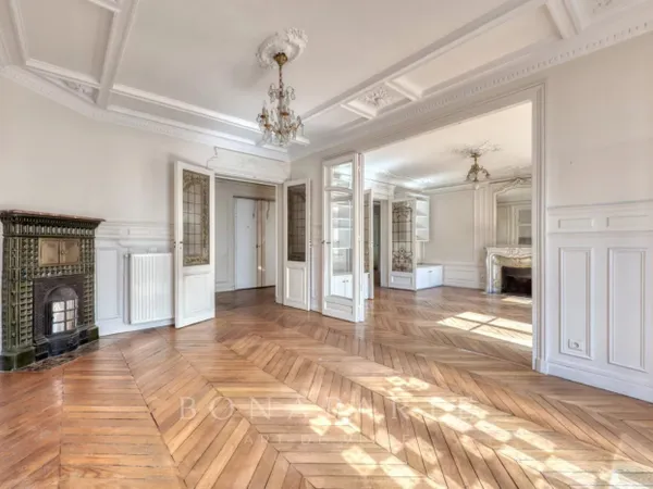 Appartement spacieux traversant - 3 chambres et double séjour 