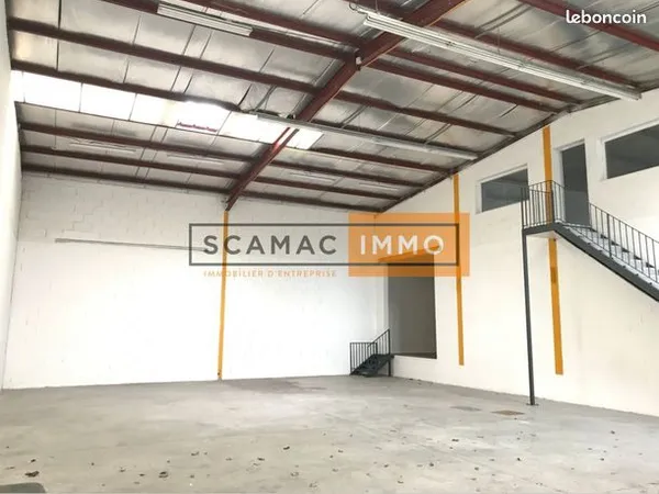 Local d'activité 267 m² 