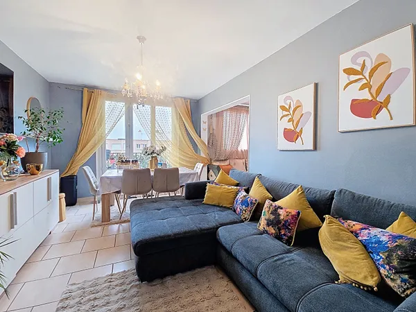 Appartement 4 pièces Dreux, proche commerces et écoles, résidence sécurisée avec gardien et 