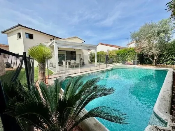 Maison contemporaine T5 avec piscine 