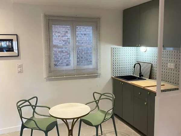 Location appartement rénové et équipé coeur de ville, République, calme sur cour 