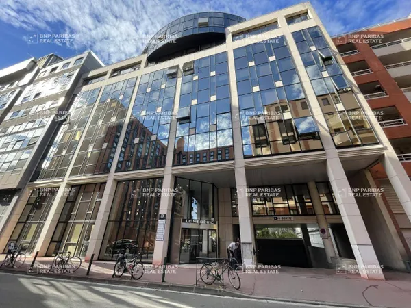 Bureaux 581 m² 