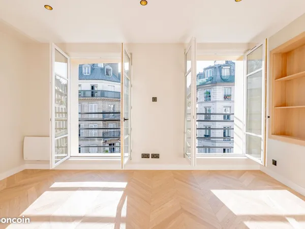 Deux pièces Rue des Petites Ecuries 