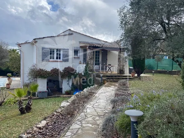 Villa individuelle avec piscine à proximité du village de Valbonne 