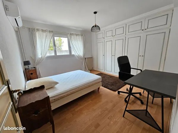 Appartement Location Aix-en-Provence 6p 96m² 530€